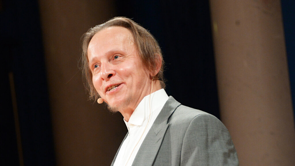 Иван Охлобыстин рассказал, почему сердобольные россияне все прощают Ксении Собчак