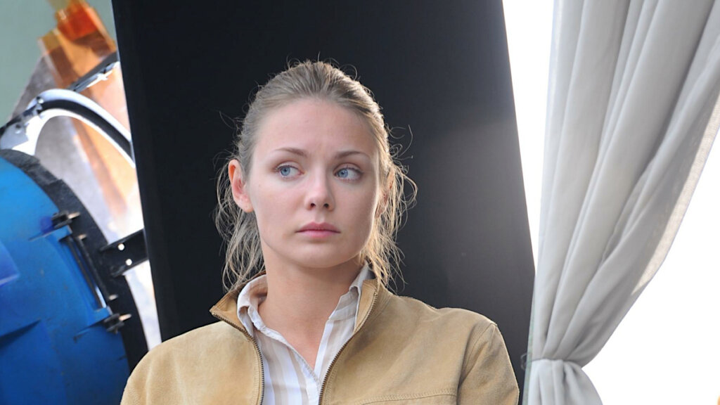 Вышла замуж за одноклассника, родила в 36 лет: как сейчас живет звезда «Мажора» Карина Разумовская