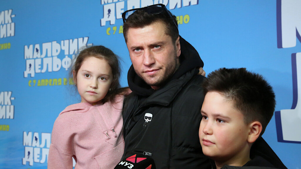 Павел Прилучный увез детей от Агаты Муцениеце