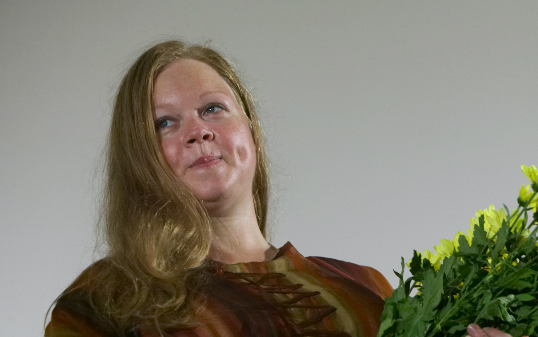 Қыздың қолдарымен бірнеше рет камминг жасайтын порно видеосы