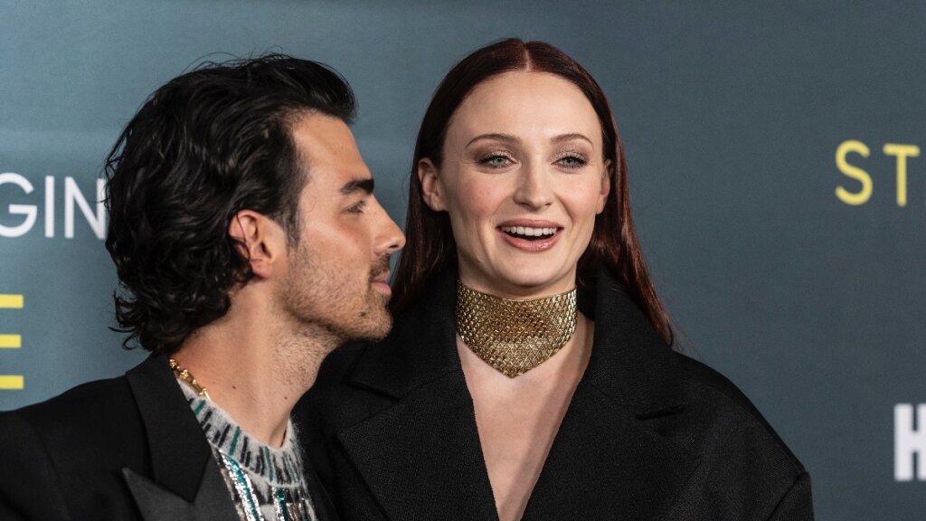 Звезда «Игры престолов» Софи Тернер стала матерью во второй раз