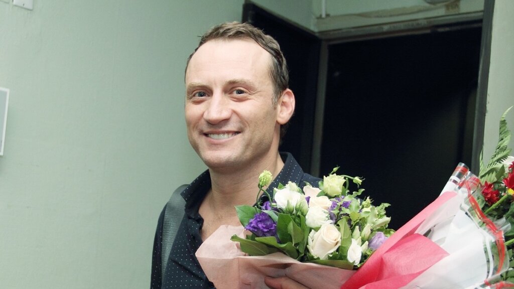 Новости шоу-бизнеса: роды в семье Розы Сябитовой, побег Анатолия  Белого из России и печальный Козловский на премьере