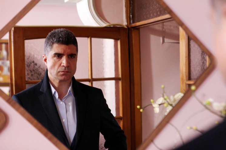 Озджан Дениз вновь обвинил бывшую супругу в использовании их сына в качестве коммерческого орудия