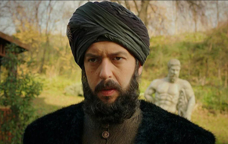 Ненормальный визирь: актеры из «Великолепного века» рассказали, почему Ибрагим-паша в конце жизни сошел с ума