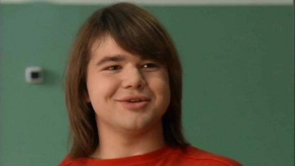 Упавшему с пятого этажа Полежайкину из «Папиных дочек» добавили недостающие пять сантиметров ноги