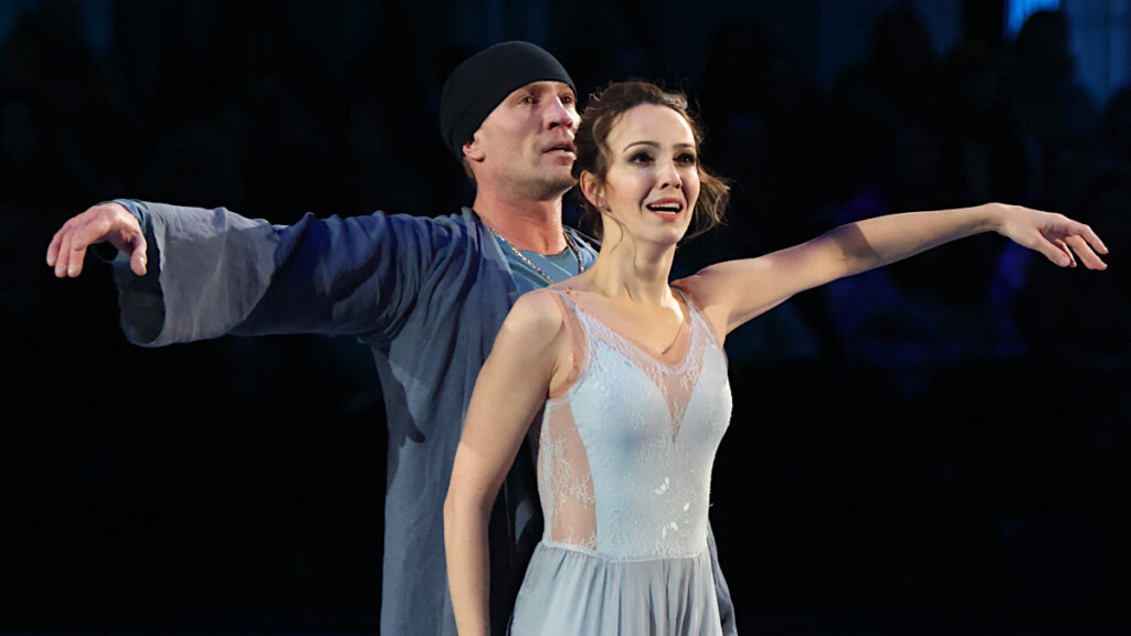 Валерия Ланская молит о здоровье тяжелобольного Романа Костомарова