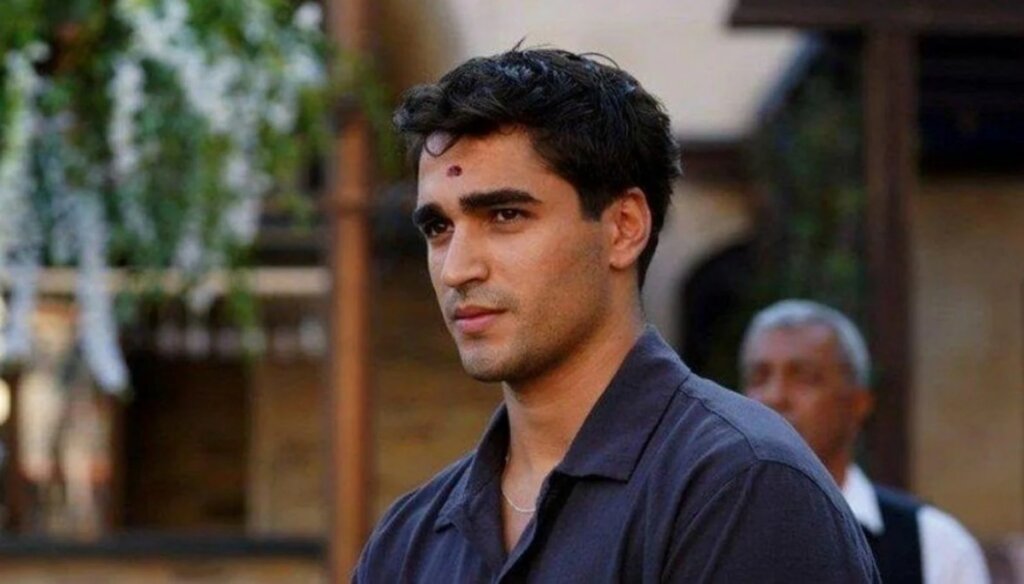 Мерт Рамазан Демир — самые интересные факты о главном актере «Зимородка»