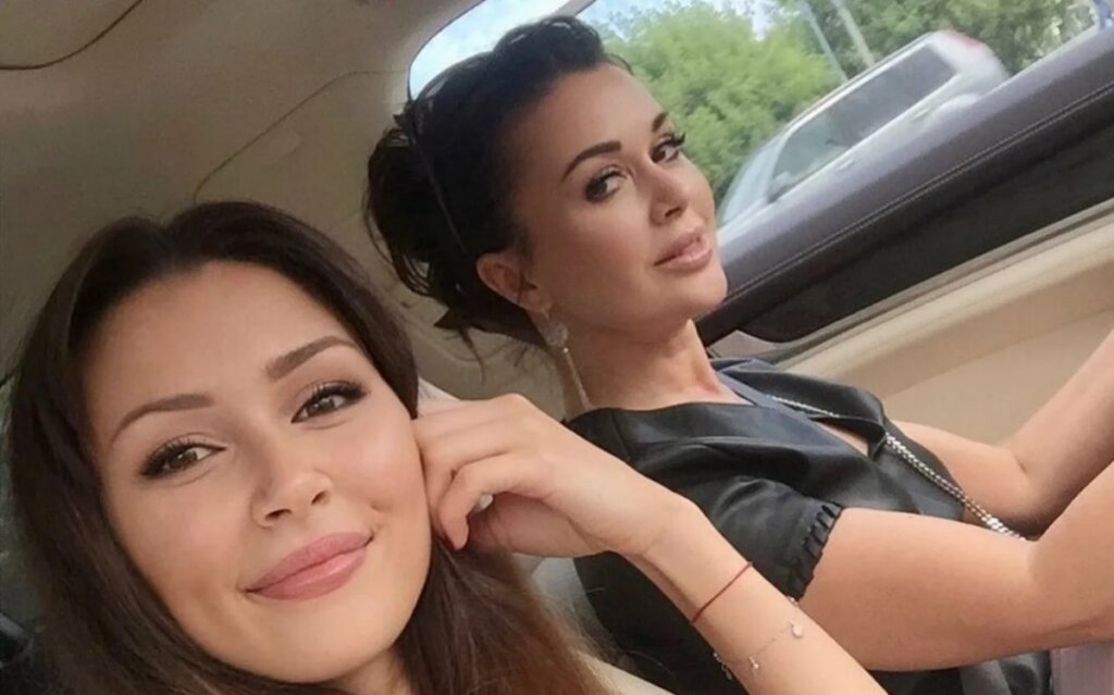 Заворотнюк отправилась к священнику