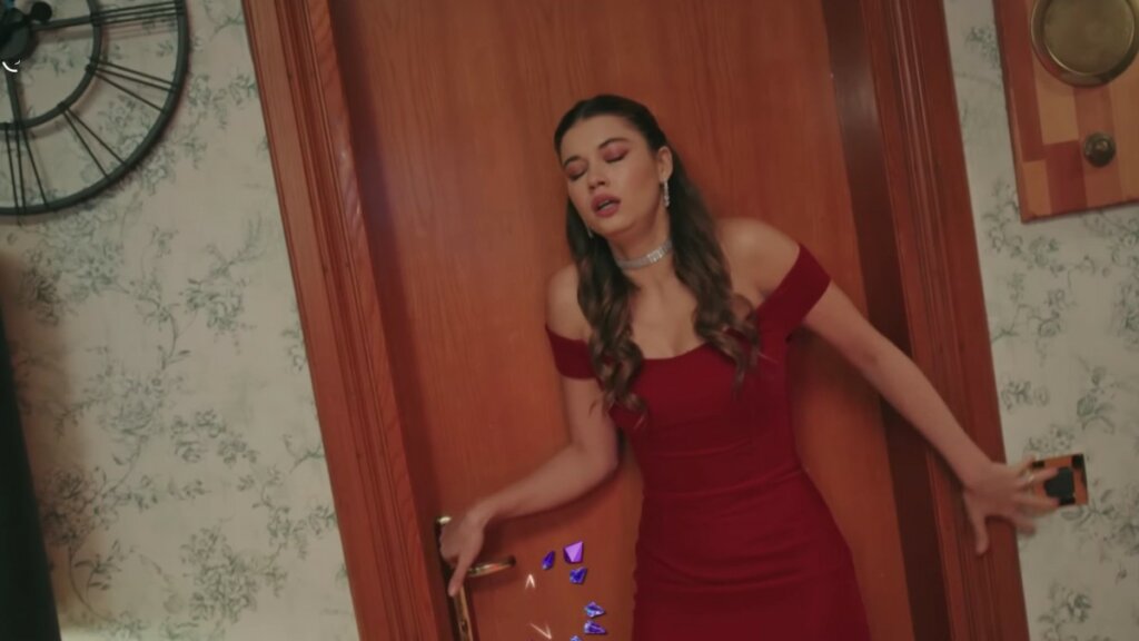 Спойлеры и тизер 12 серии 2 сезона «Зимородок»: Сейран приняла решение, а Шанлы покинули особняк