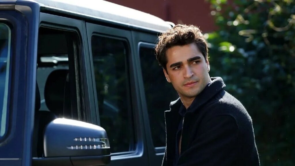 Мерт Рамазан Демир в больнице, «Зимородок» стал лучшим сериалом года, а новая серия под угрозой