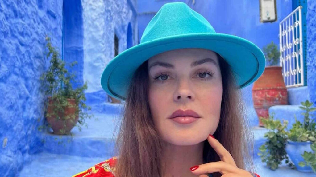 57-летняя телеведущая Екатерина Андреева поразила поклонников короткими шортами