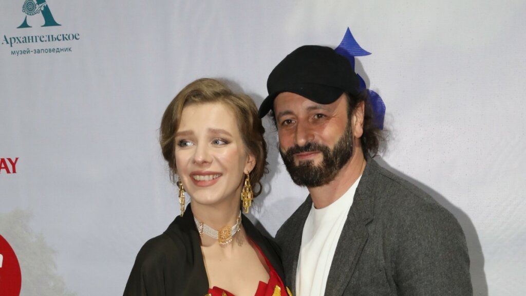 Лиза Арзамасова и Илья Авербух показали новорожденную дочь