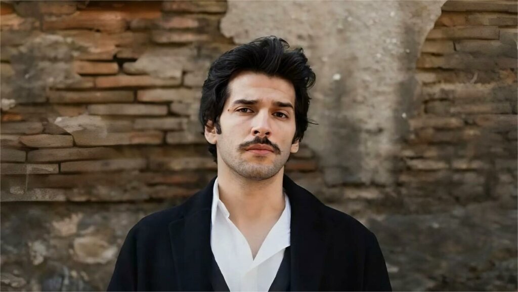 Опасный Тарык в «Зимородке» и харизматичный Кадир в «Спрячь меня»: Как живет турецкий актер Баран Бёлюкбашы