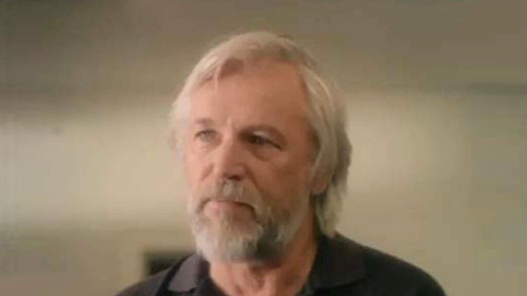 Прожил с женой 44 года и бросил семью ради юной студентки: последняя любовь актера Станислава Любшина