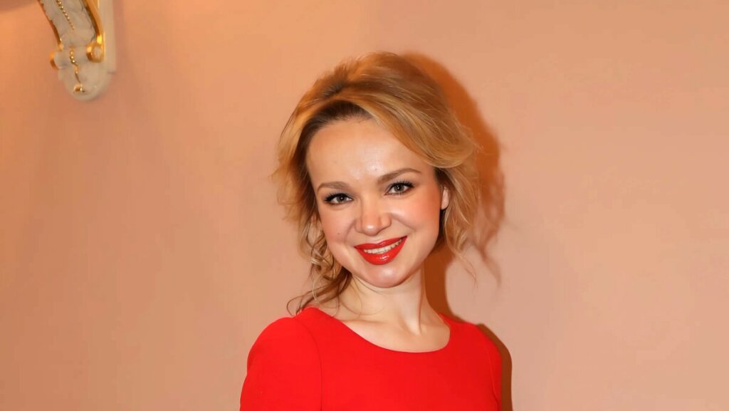 Бывшая жена Армена Джигарханяна показала лицо новорожденной дочери