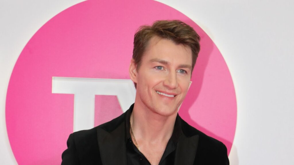 Алексей Воробьев в парижском соборе впервые опубликовал фото с женой