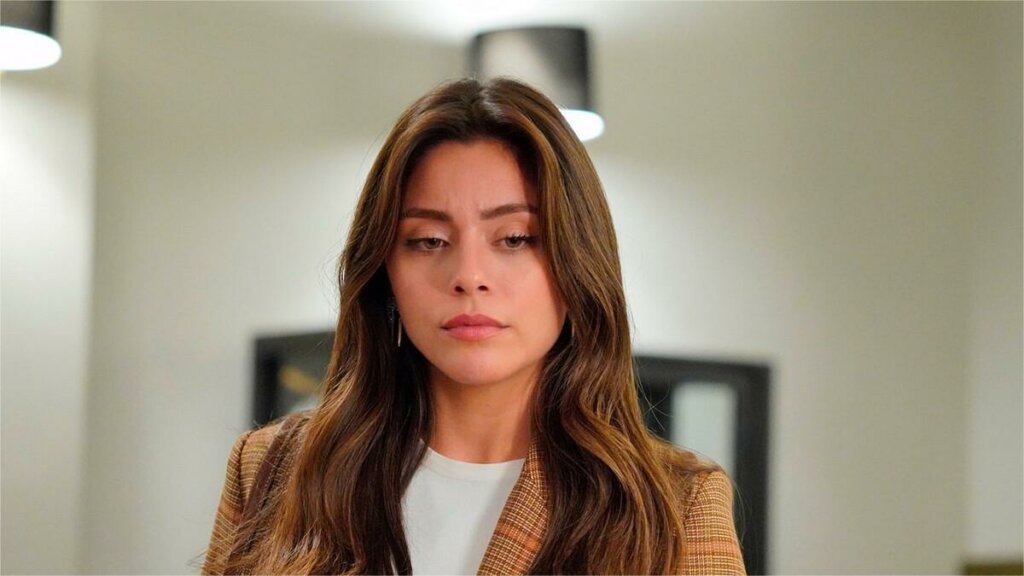 Сыла Тюркоглу покидает сериал «Клюквенный щербет»: Слух дня