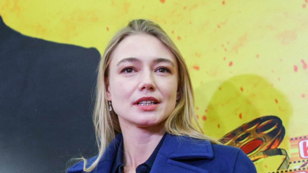 Оксана Акиньшина показала фигуру в купальнике после четвертых родов