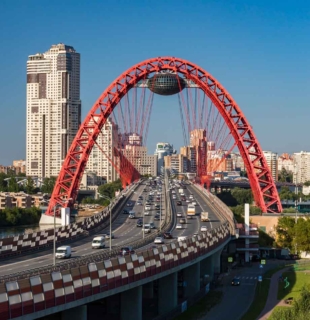 Живописный мост в Москве