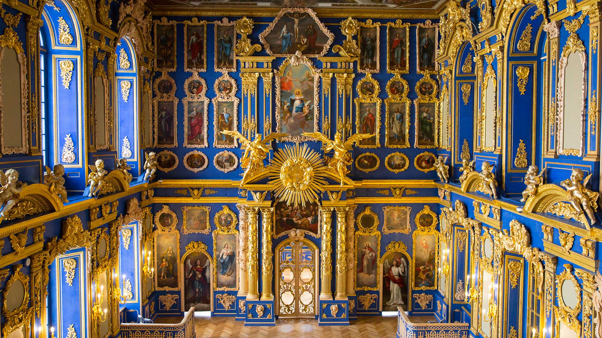 интерьер церкви воскресения христова в царском селе после реставрации