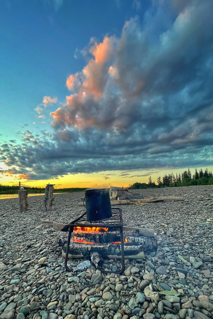 котелок на костре