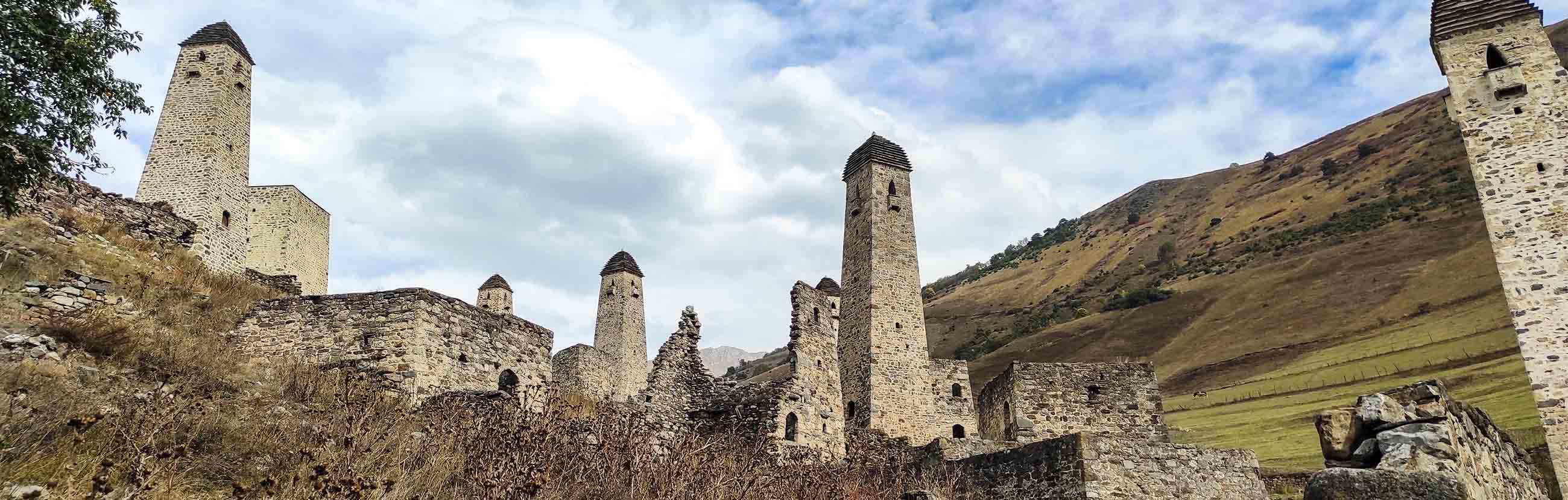 Ингушетия назрань горы. Ингушетия куда поехать. Башенный комплекс таргим. Башенный комплекс эрзи ингушетия. Ингушетия куда поехать.