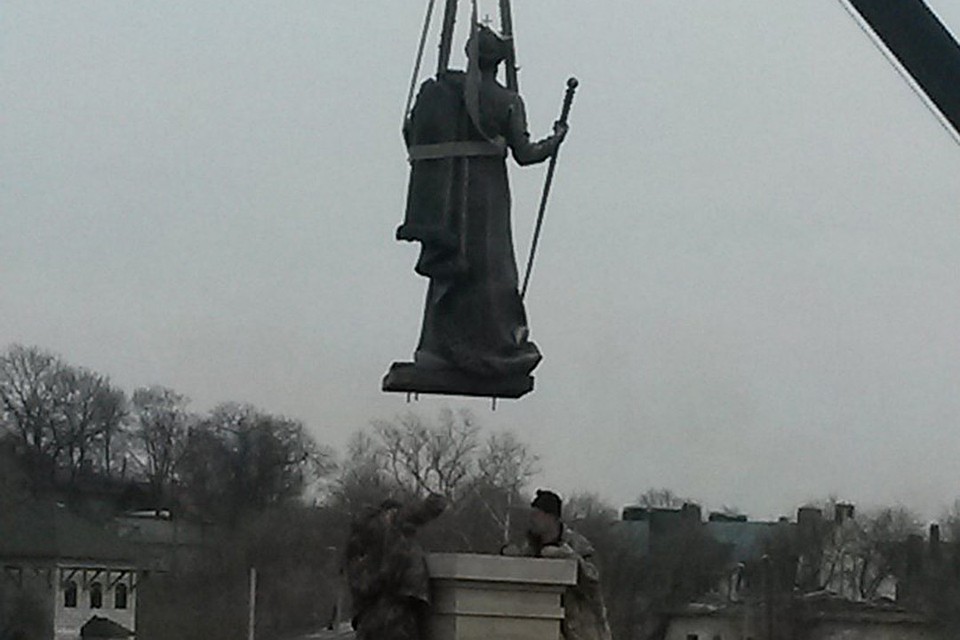 Памятники из гранита фото и цены у самого моря Ковров изготовление памятников в калуге цены фото