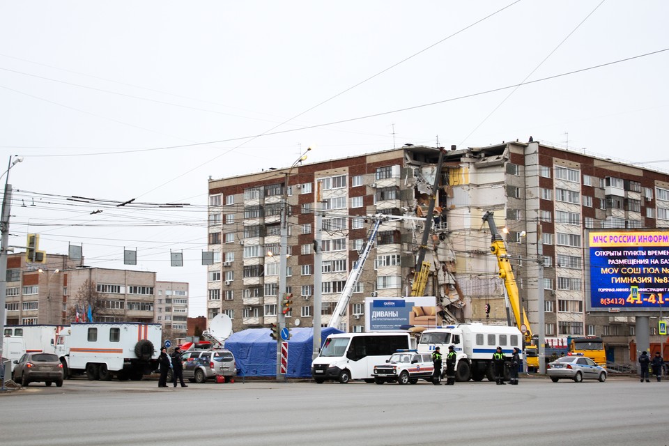 взрыв газа в жилом доме ижевск. взрыв газа в ижевске 9 ноября 2017. взрыв газа в ижевске на удмуртской. взрыв на удмуртской улице ижевск. взрыв газа в ижевске 9 ноября 2017.