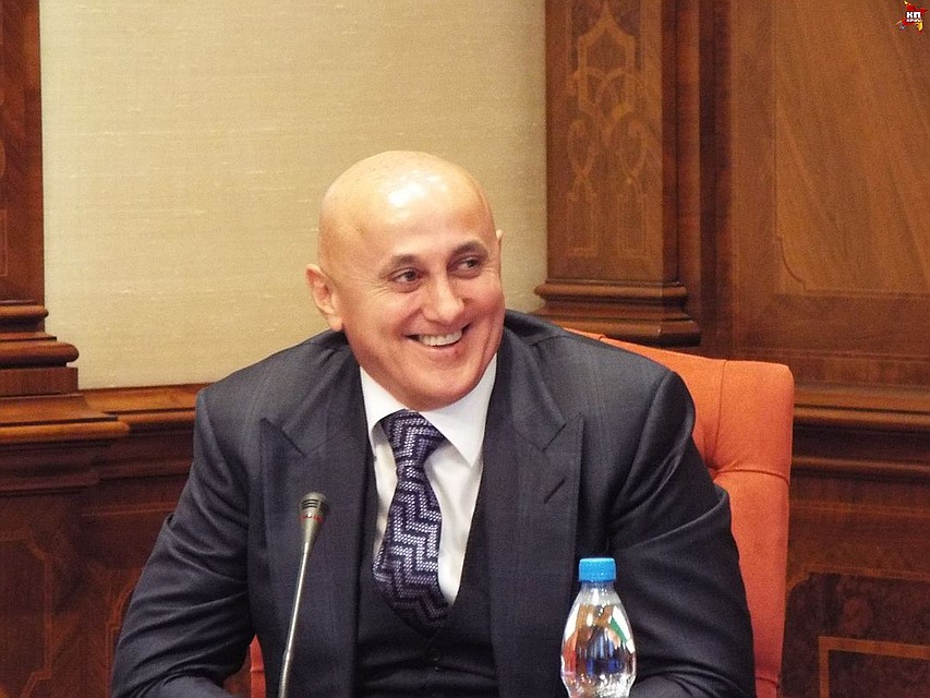 Лейла ушел. После какого слова огорчаться?