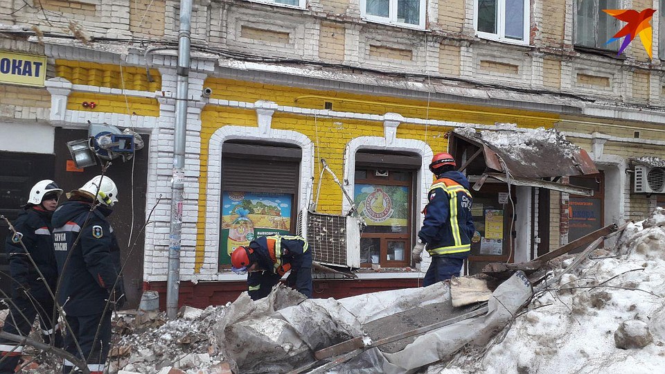 Вам побывать трахает мою жену в попку как интересно, задвигаете