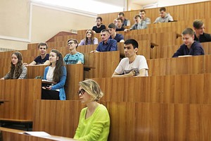 Сняла трусики прямо на лекции съемки на мобильный телефон — img 7