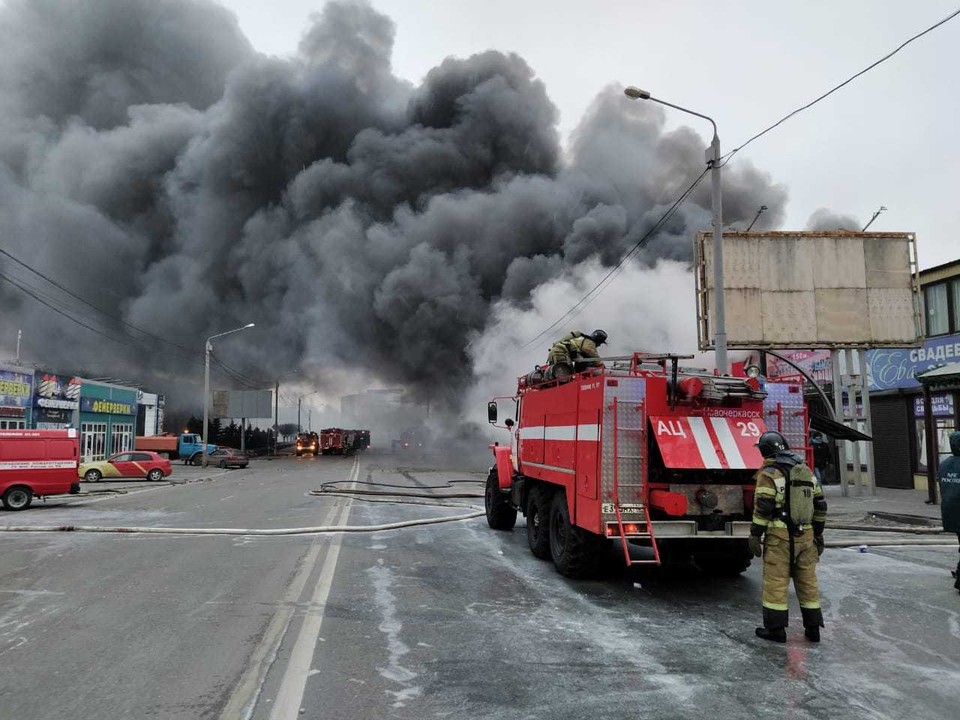 Первопричиной пожара на складе с пиротехникой в Ростове-на-Дону назвали короткое замыкание Первопричиной пожара на складе с пиротехникой в Ростове-на-Дону назвали короткое замыкание