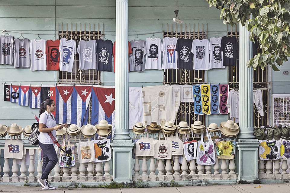 La imagen del Che Guevara y el romance revolucionario se están convirtiendo cada vez más en un anzuelo para que los turistas tengan a quien dibujar en los recuerdos.