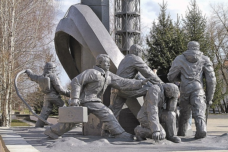 Monumento a los héroes-bomberos en Chernobyl.  Foto: Grigory VASILENKO / RIA Novosti