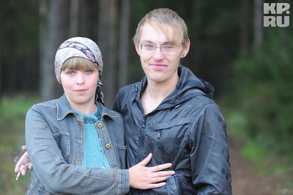 Молодые родители Лена и Володя.