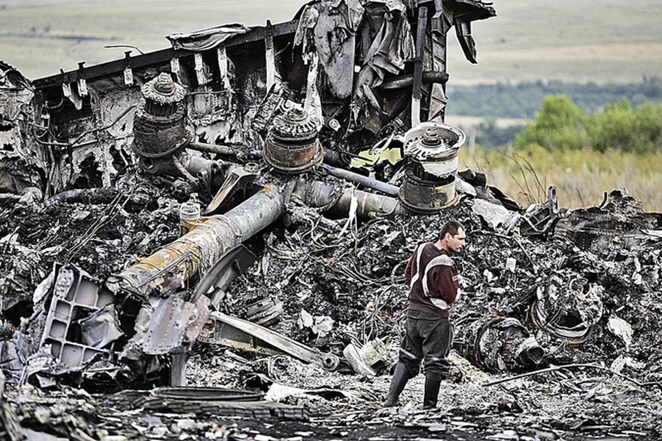 По версии Соколова, первая бомба была заложена под доску приборов пилотов. Вторая - в грузовой отсек «Боинга».