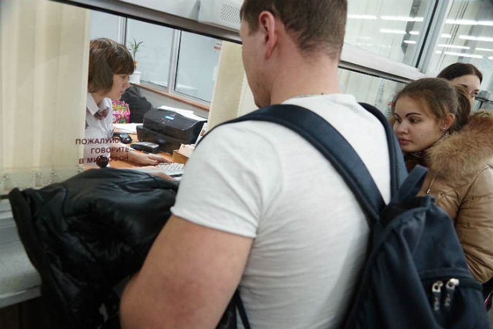 С какой задолженностью не выпускают за границу. Не выпустили за границу. Запрет на выезд за границу. Не выпустили за долги. Опоздал на самолет.