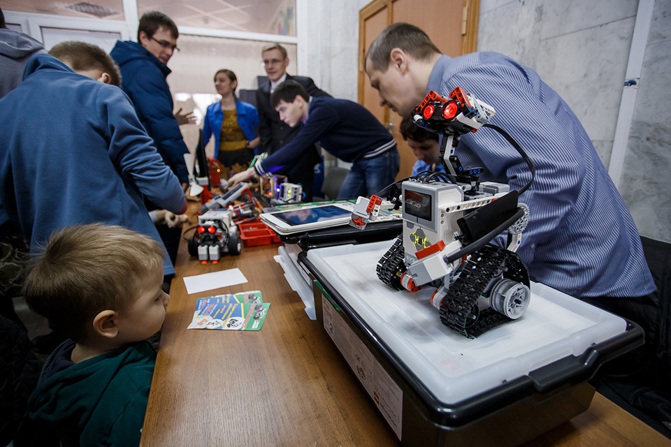 Выставка роботов. Трц бум мичуринск. Выставка роботов афиша. Выставка робототехники 2022. Выставка роботов череповец мармелад.