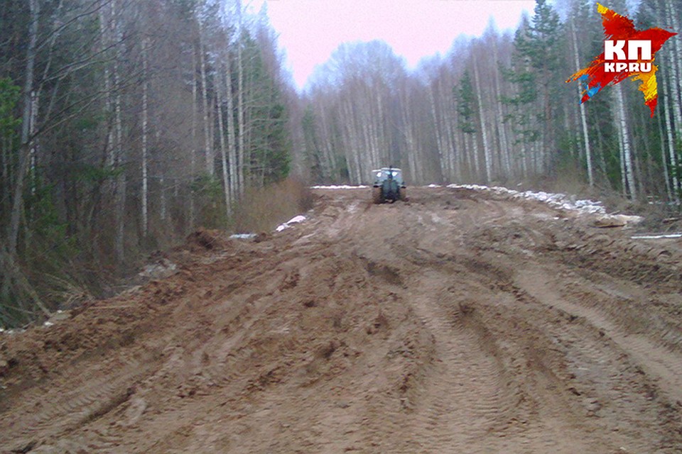 Расчистить дорогу проложить. Грейдер дтп отвалом. Бульдозер для расчистки снега. Отделка поверхности автогрейдером. Очистка территории от снега трактором.