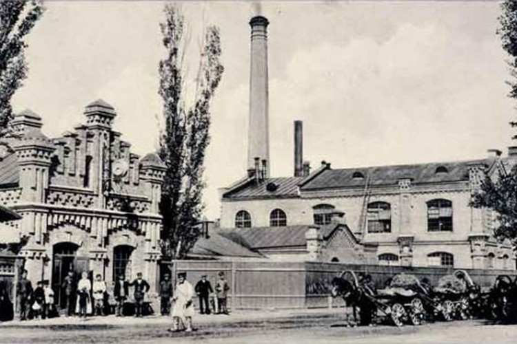 Добрушская бумажная фабрика сто лет назад была передовым предприятием. Фото: Змитрок ПАВЛИНКОВИЧ