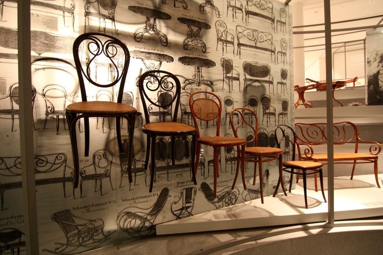 Знаменитая венская мебель.