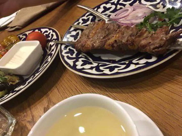Главное в кухне народов Кавказа - мясо, в основном баранина.