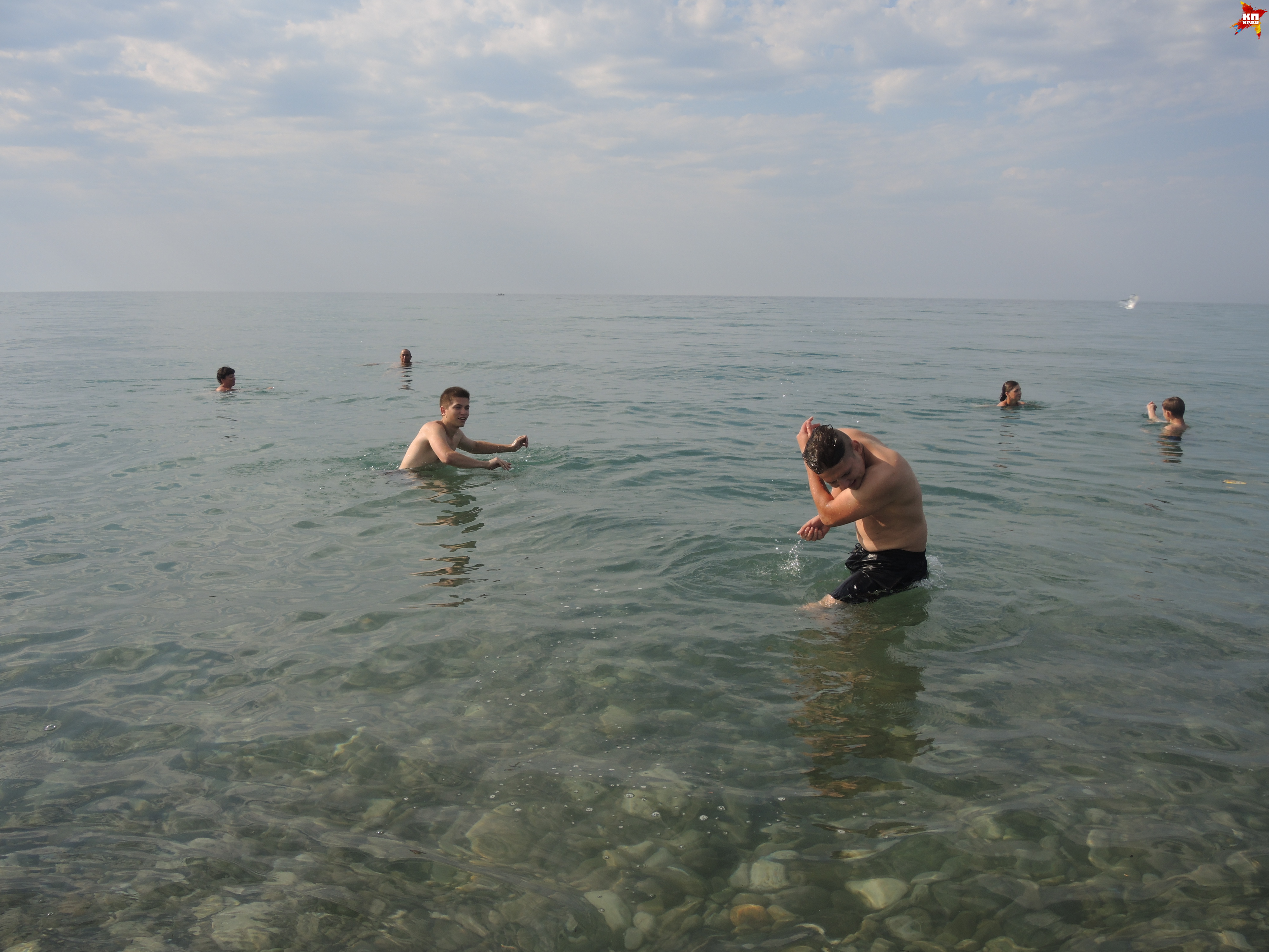 В море можно и подурачиться!