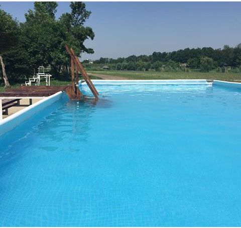 Что может быть лучше жарким летним днем, чем купание в прохладном бассейне