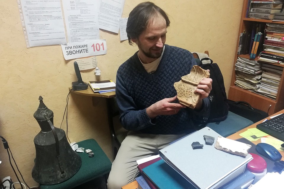 Кроме фундаментов на месте проведения реконструкции нашли множество других будущих экспонатов музея Фото: Ольга ШУМАНСКАЯ