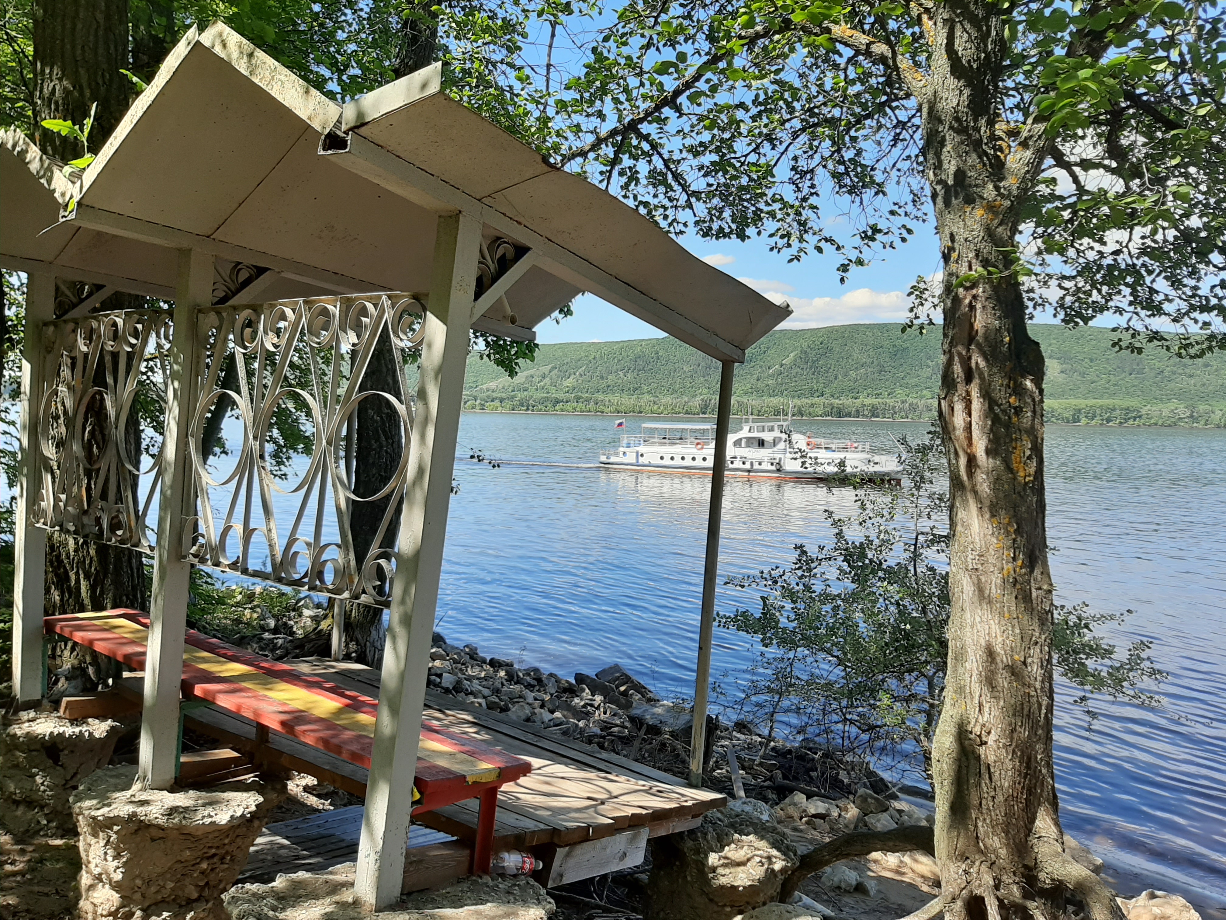 Беседка с видом на Волгу.