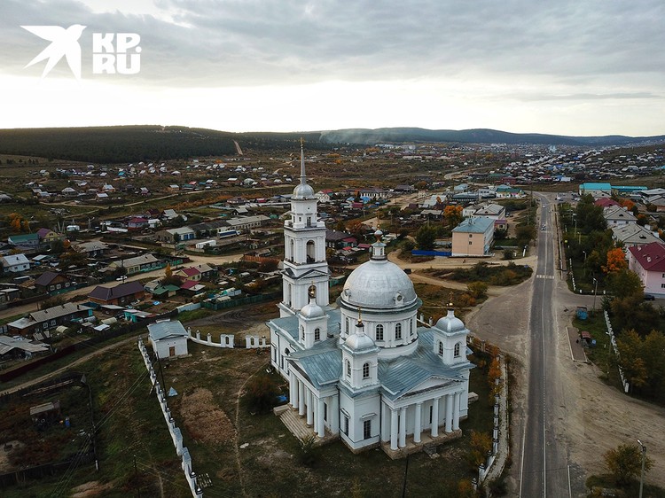Собор Воскрешения Христова. Построен между 1830 и 1838 г.г. на пожертвования кяхтинского купечества.