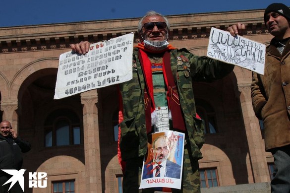Неспешный армянский протест постепенно наполнялся людьми и смыслами.