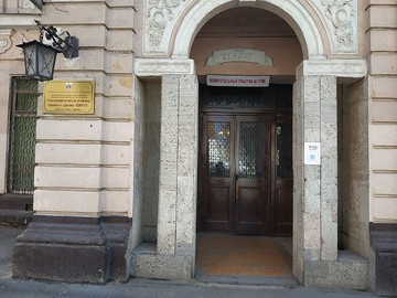 В колледж Валя ходила только один семестр.