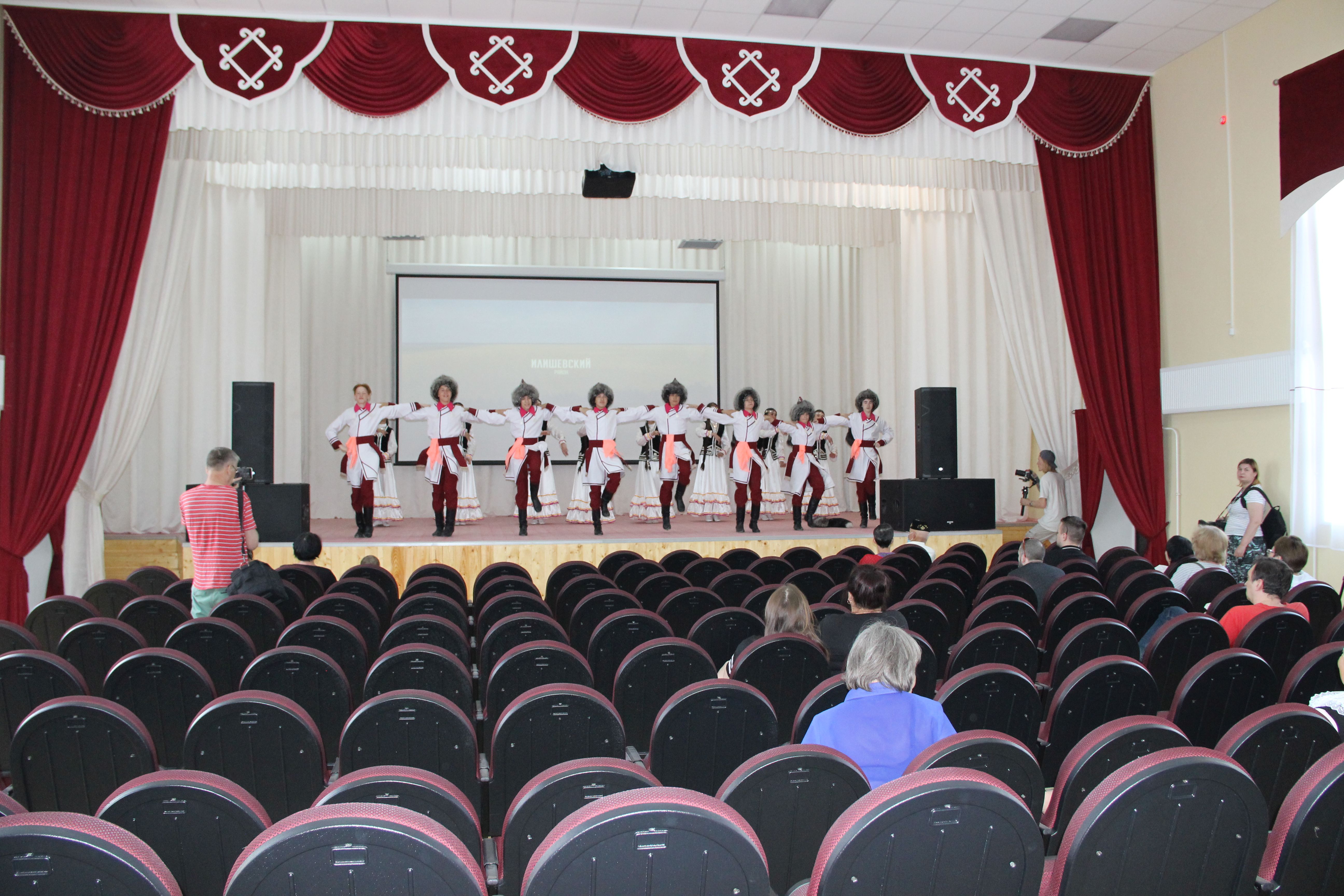 Артисты Яблаково получили отличную сцену для выступлений. Фото из архива Министерства культуры РФ